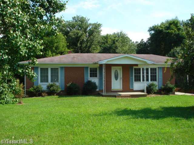 2906 Upper Lake Road Thomasville, NC 27360 - Photo 1 of 8 Exterior Front.