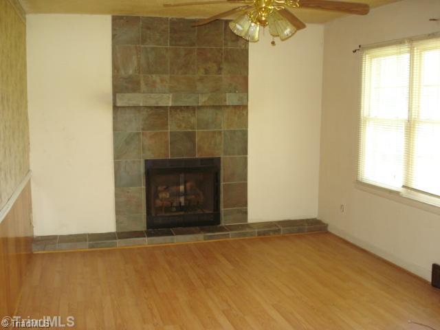 2906 Upper Lake Road Thomasville, NC 27360 - Photo 2 of 8 Living Room.