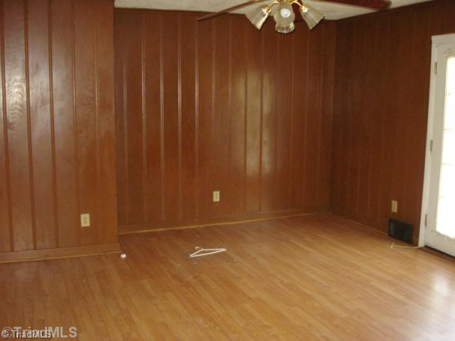 2906 Upper Lake Road Thomasville, NC 27360 - Photo 3 of 8 Dining Room.