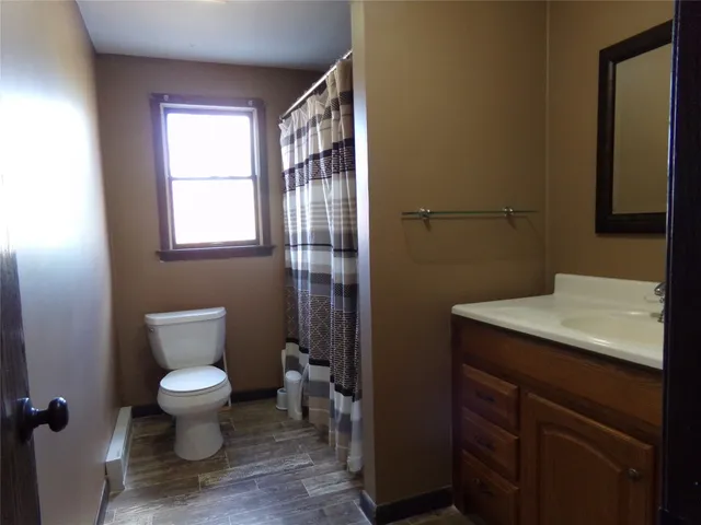 $1,800 | 900 Wallace Street, Unit 1RIGHT, Endicott, NY 13760