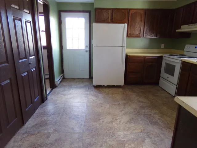 $1,800 | 900 Wallace Street, Unit 1RIGHT, Endicott, NY 13760