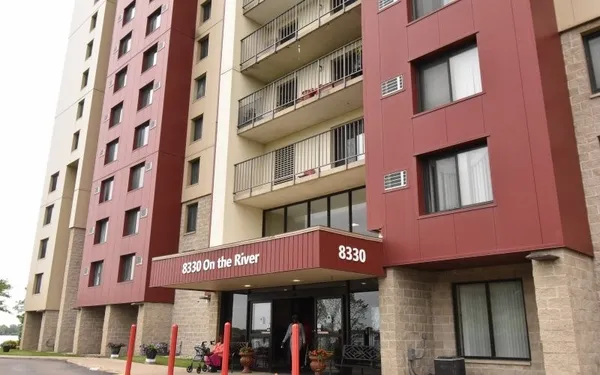 $786 | 8330 East Jefferson Avenue, Detroit, MI 48214