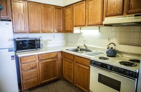 $786 | 8330 East Jefferson Avenue, Detroit, MI 48214