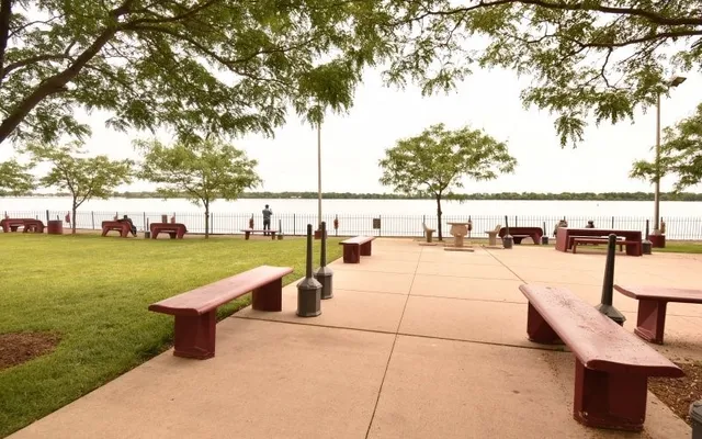 $786 | 8330 East Jefferson Avenue, Detroit, MI 48214