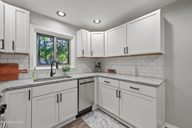 $369,000 | 106 Sampson Parkway, Pittsfield, MA 01201