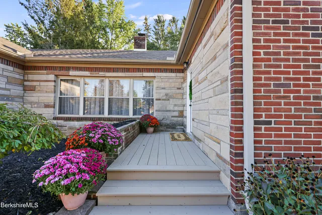 $369,000 | 106 Sampson Parkway, Pittsfield, MA 01201