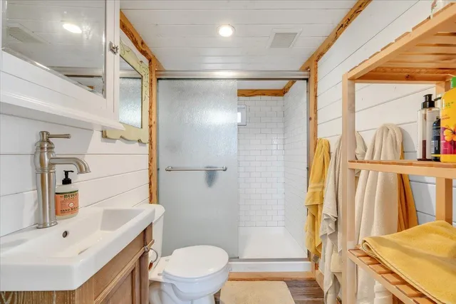 a view of a yard with green space