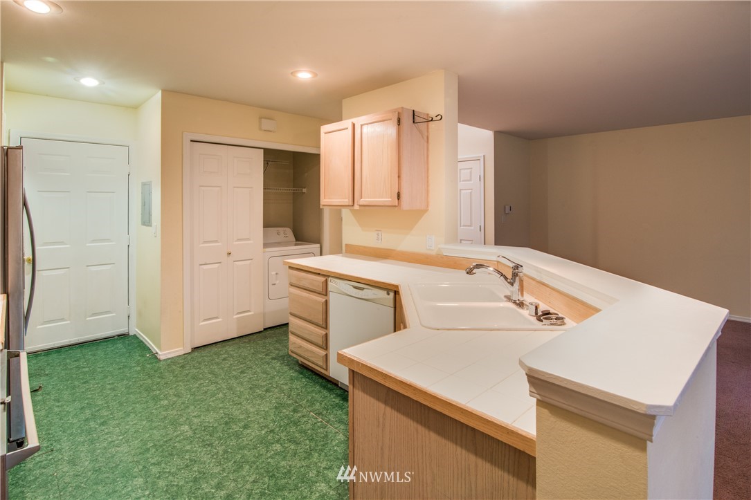 23135 15th Avenue Southeast, Unit L2 Bothell, WA 98021 - Photo 9 of 20