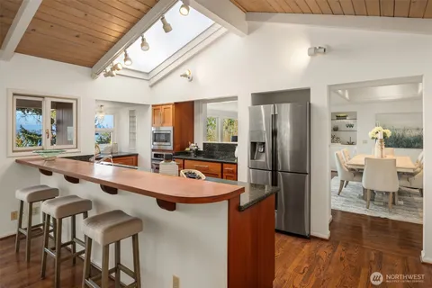 $2,288,000 | 4701 84th Avenue Southeast, Mercer Island, WA 98040