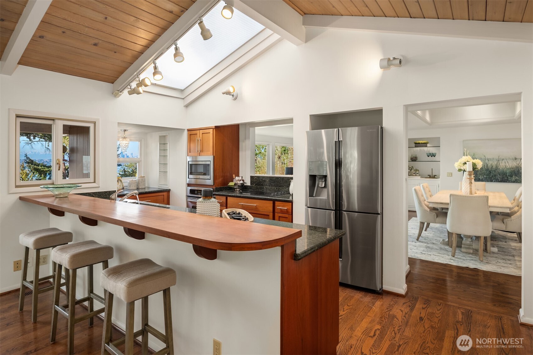 4701 84th Avenue Southeast Mercer Island, WA 98040 - Photo 12 of 40