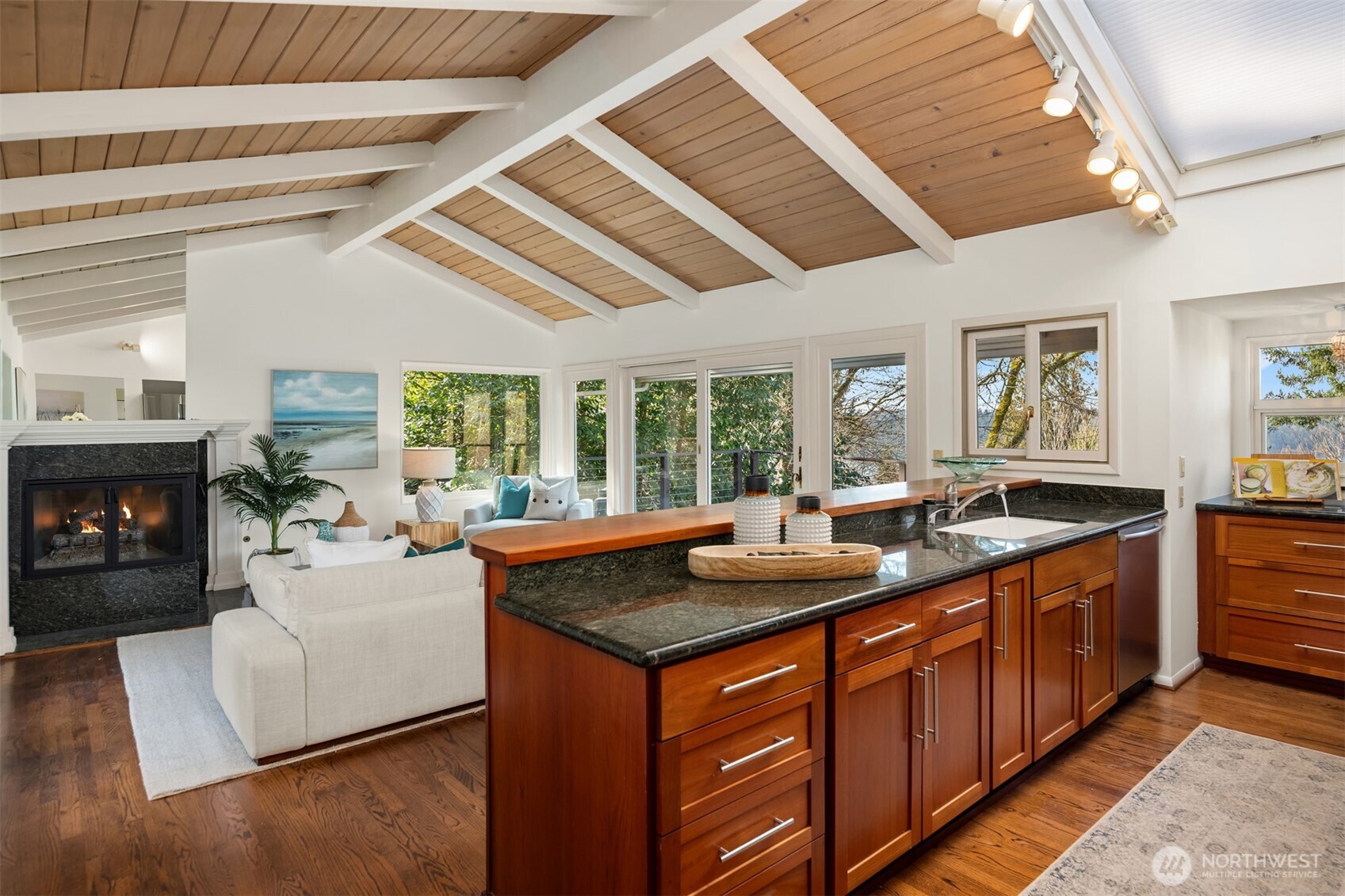 4701 84th Avenue Southeast Mercer Island, WA 98040 - Photo 14 of 40