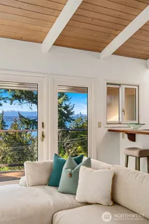 $2,288,000 | 4701 84th Avenue Southeast, Mercer Island, WA 98040