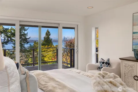 $2,288,000 | 4701 84th Avenue Southeast, Mercer Island, WA 98040