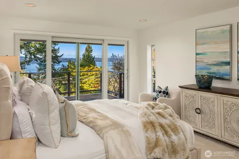 $2,288,000 | 4701 84th Avenue Southeast, Mercer Island, WA 98040