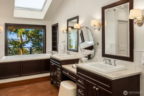 $2,288,000 | 4701 84th Avenue Southeast, Mercer Island, WA 98040