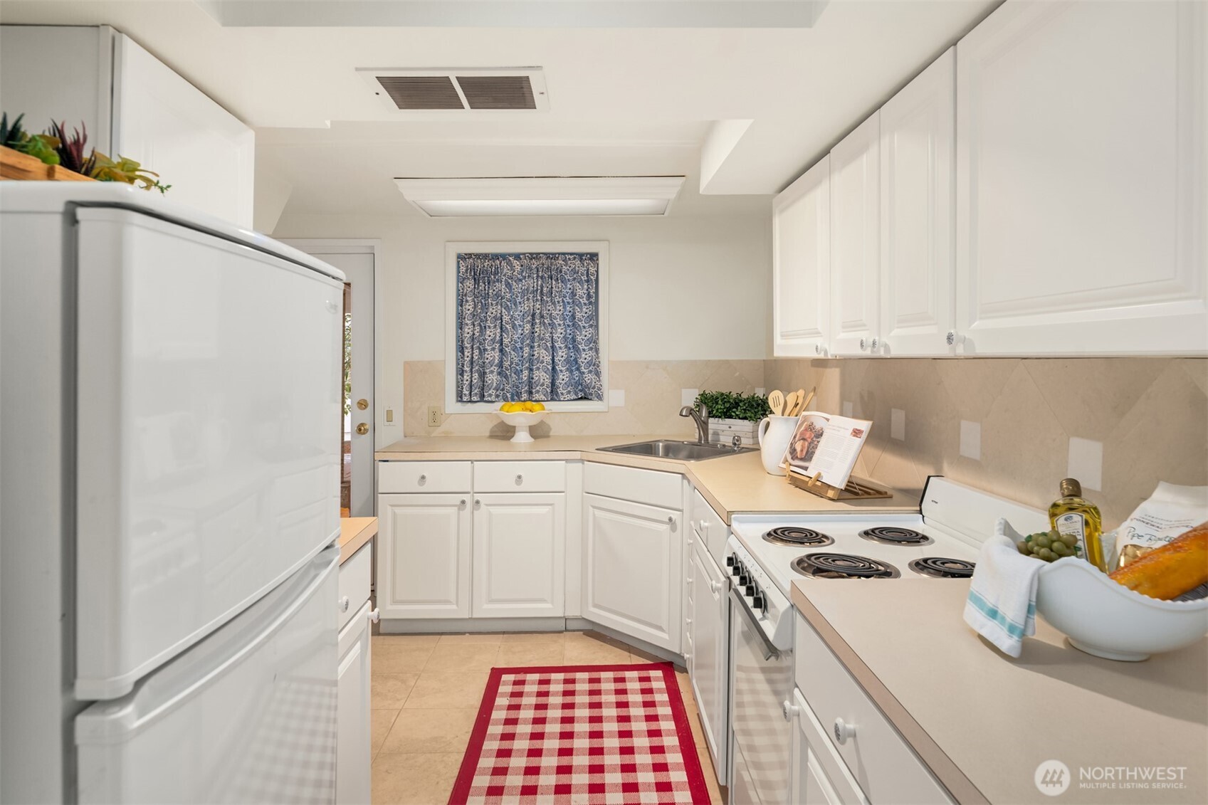 4701 84th Avenue Southeast Mercer Island, WA 98040 - Photo 24 of 40