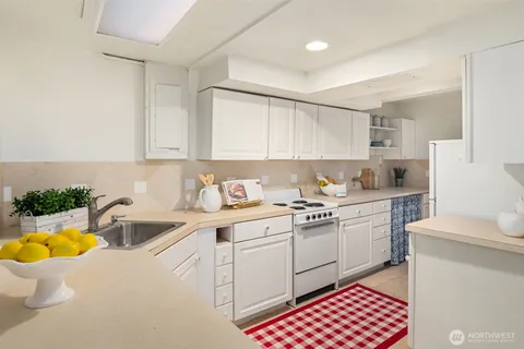 $2,288,000 | 4701 84th Avenue Southeast, Mercer Island, WA 98040