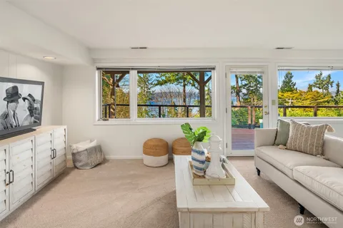 $2,288,000 | 4701 84th Avenue Southeast, Mercer Island, WA 98040