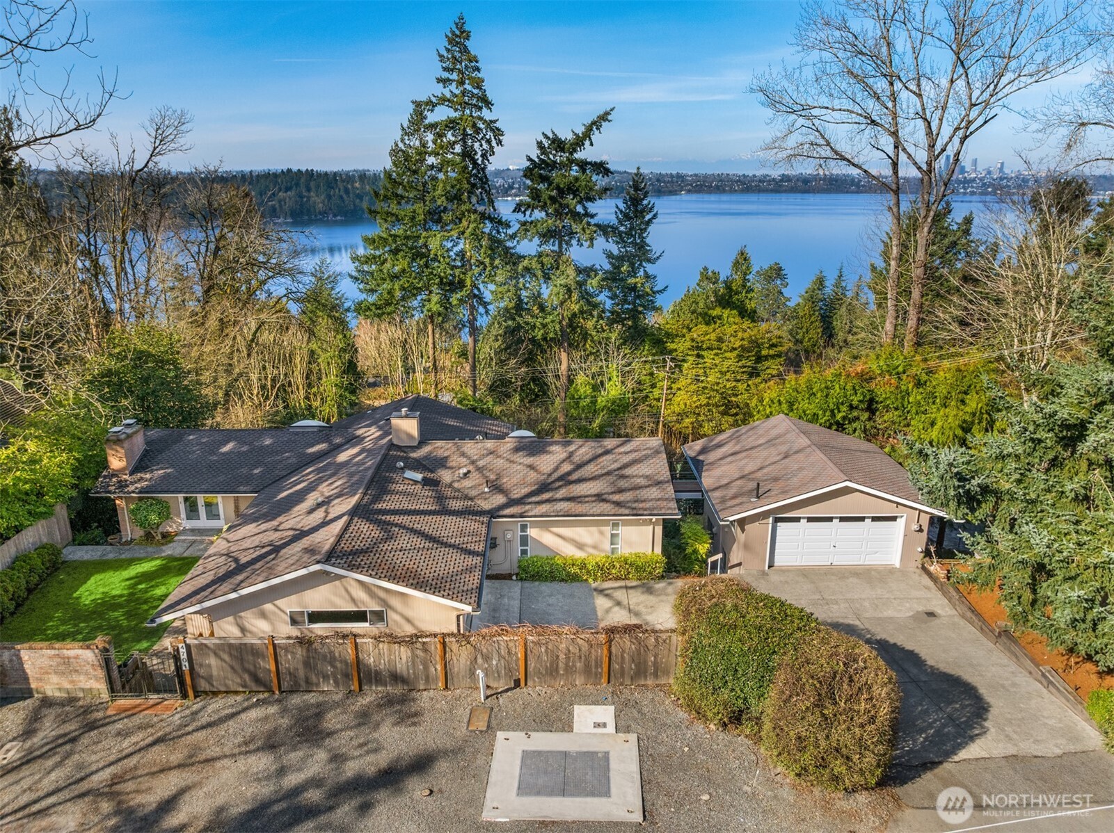 4701 84th Avenue Southeast Mercer Island, WA 98040 - Photo 3 of 40