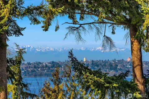$2,288,000 | 4701 84th Avenue Southeast, Mercer Island, WA 98040