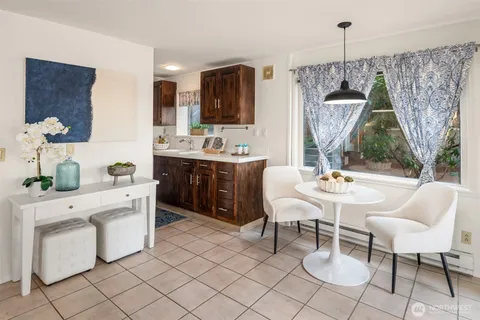 $2,288,000 | 4701 84th Avenue Southeast, Mercer Island, WA 98040