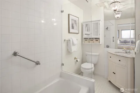 $2,288,000 | 4701 84th Avenue Southeast, Mercer Island, WA 98040