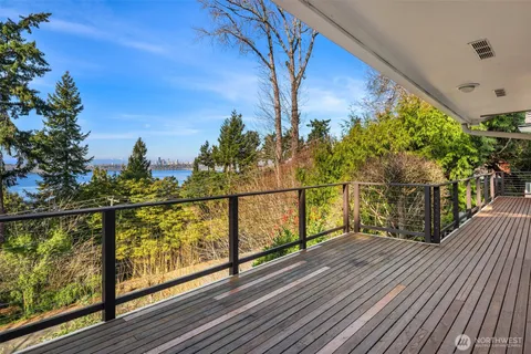 $2,288,000 | 4701 84th Avenue Southeast, Mercer Island, WA 98040