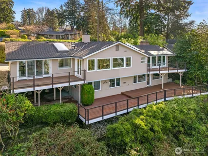 $2,288,000 | 4701 84th Avenue Southeast, Mercer Island, WA 98040