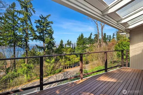 $2,288,000 | 4701 84th Avenue Southeast, Mercer Island, WA 98040