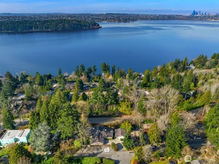 $2,288,000 | 4701 84th Avenue Southeast, Mercer Island, WA 98040