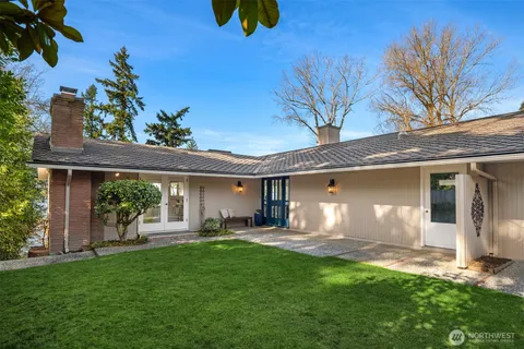 $2,288,000 | 4701 84th Avenue Southeast, Mercer Island, WA 98040