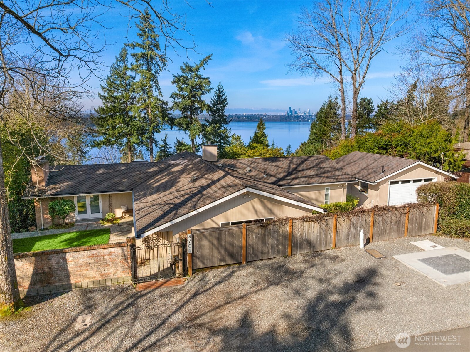 4701 84th Avenue Southeast Mercer Island, WA 98040 - Photo 6 of 40