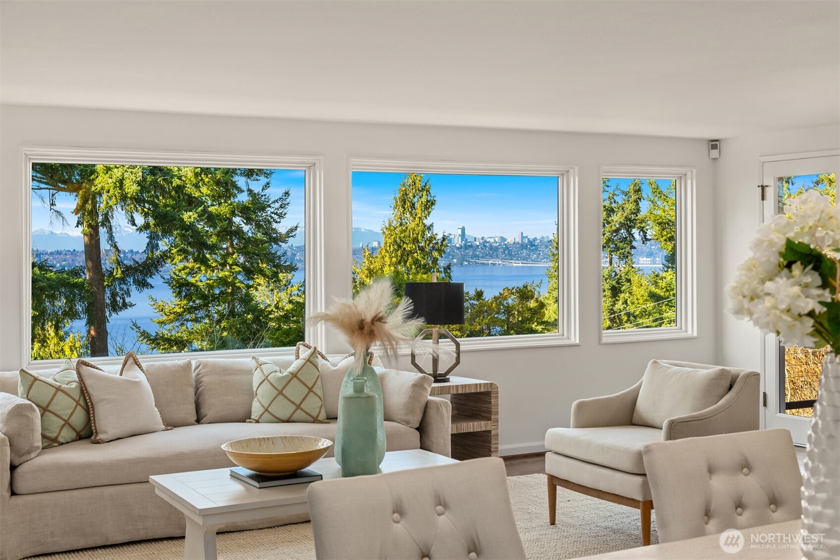 4701 84th Avenue Southeast Mercer Island, WA 98040 - Photo 8 of 40