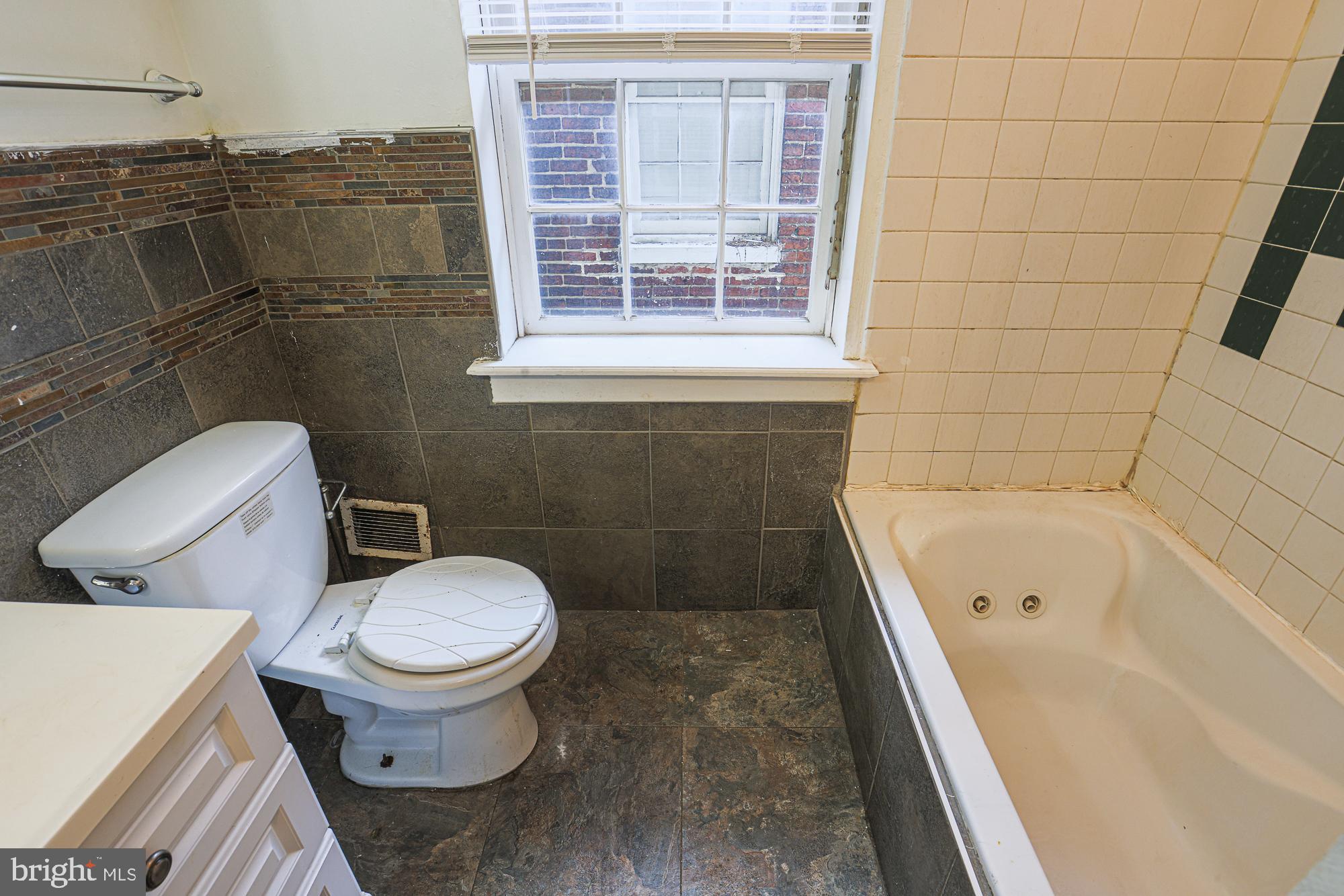337 Scott Street Baltimore, MD 21230 - Photo 22 of 31 a bathroom with a toilet and a bathtub