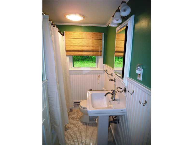 174 Berwick Road Ogunquit, ME 03907 - Photo 8 of 10 Bathroom.