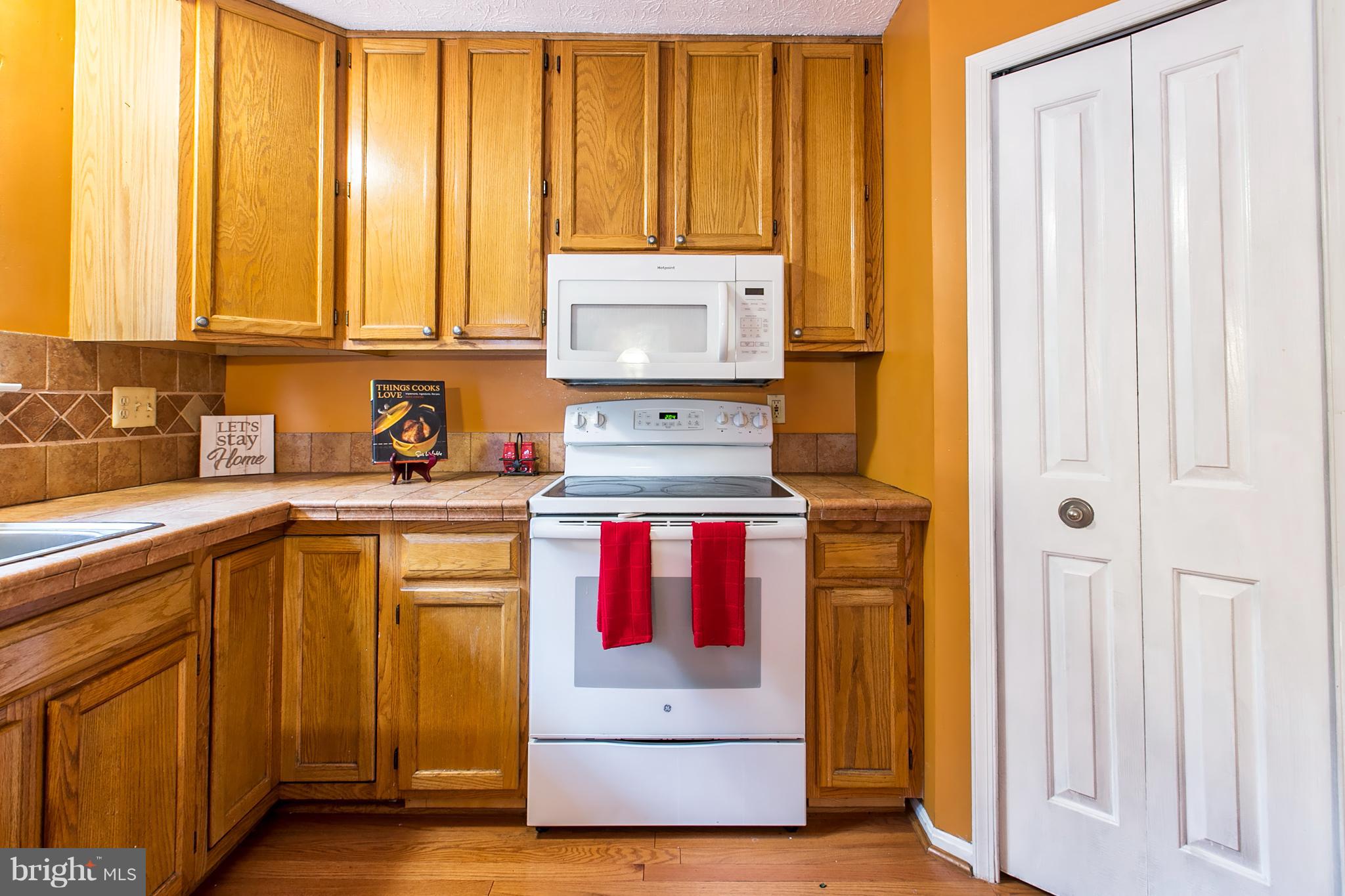 9327 Ridings Way Laurel, MD 20723 - Photo 4 of 30 Kitchen