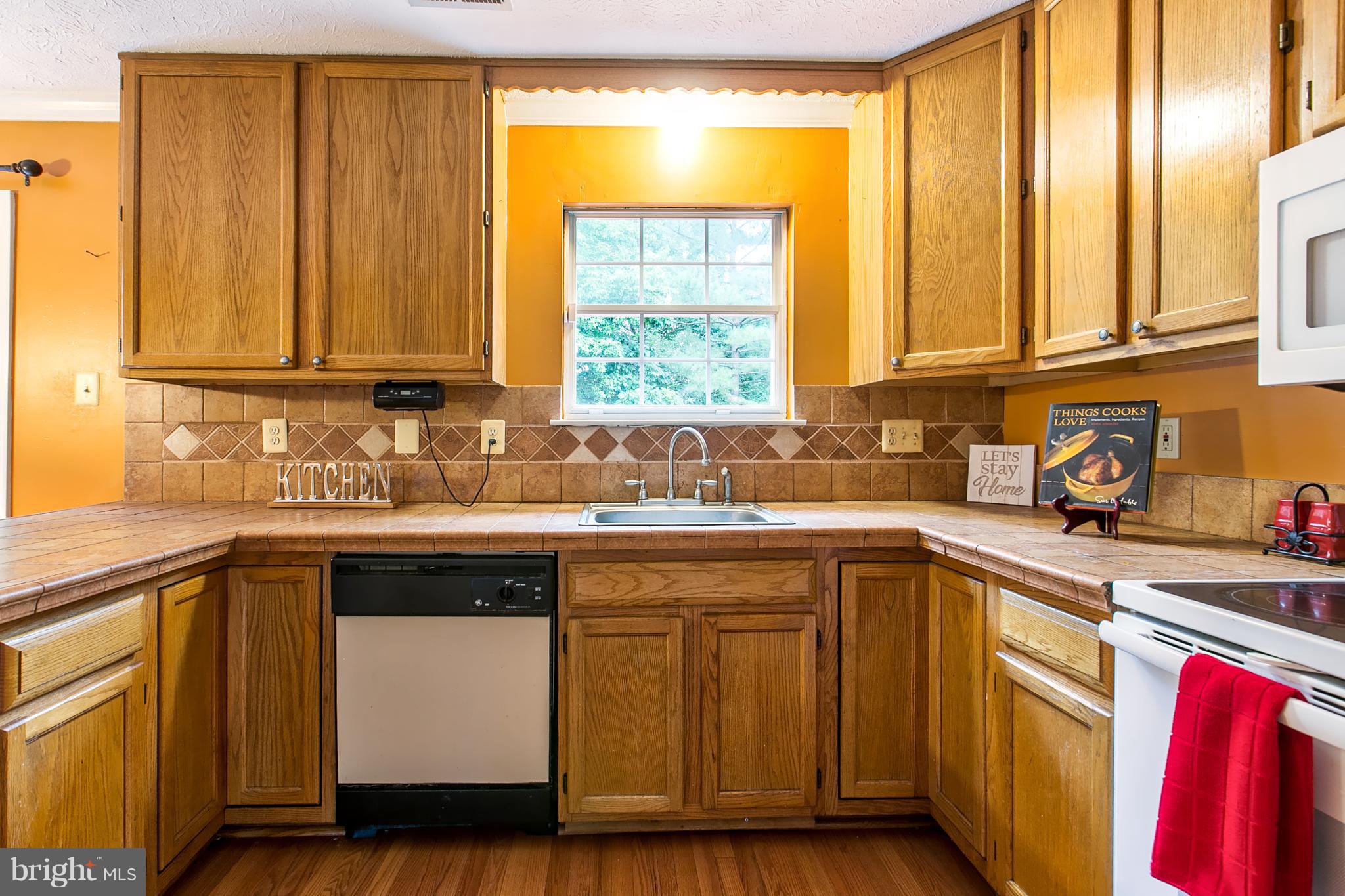 9327 Ridings Way Laurel, MD 20723 - Photo 5 of 30 Kitchen