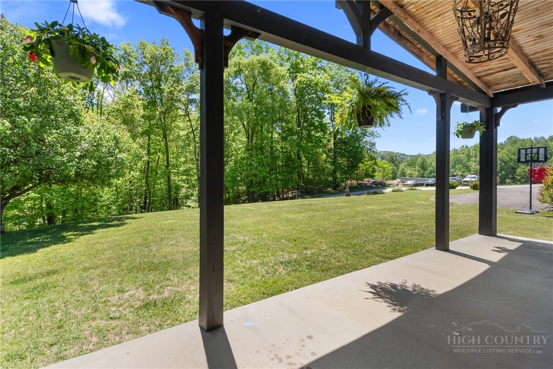 152 Pioneer Ridge Sparta, NC 28675 - Photo 4 of 48