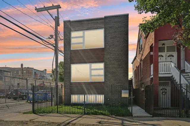 $779,000 | 1214 North Rockwell Street, Chicago, IL 60622