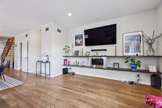 $779,000 | 1214 North Rockwell Street, Chicago, IL 60622