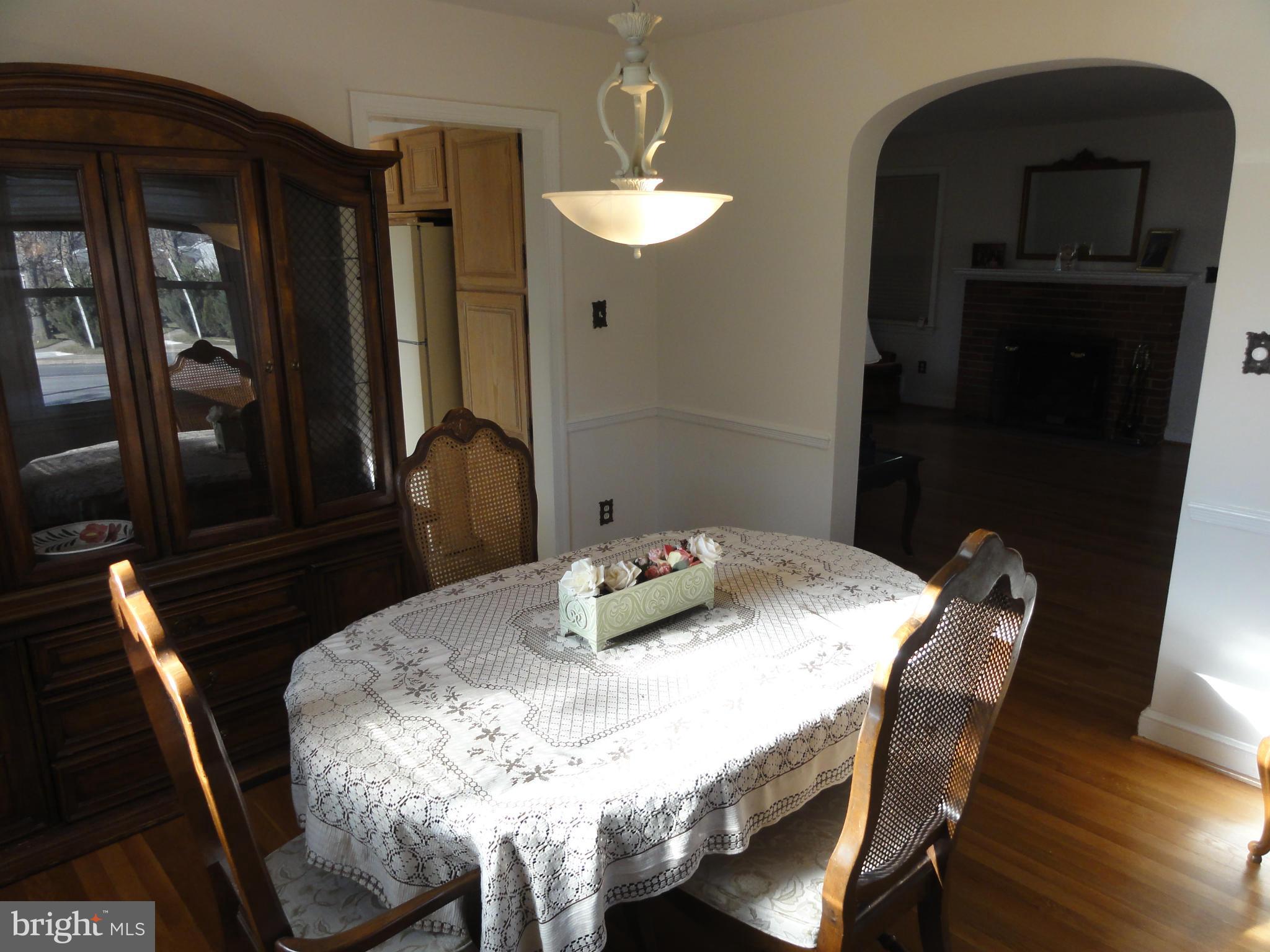 5912 Backlick Road Springfield, VA 22150 - Photo 12 of 28 a dining room with furniture and window