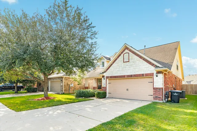 $314,900 | 1025 Luke Drive, Alvin, TX 77511