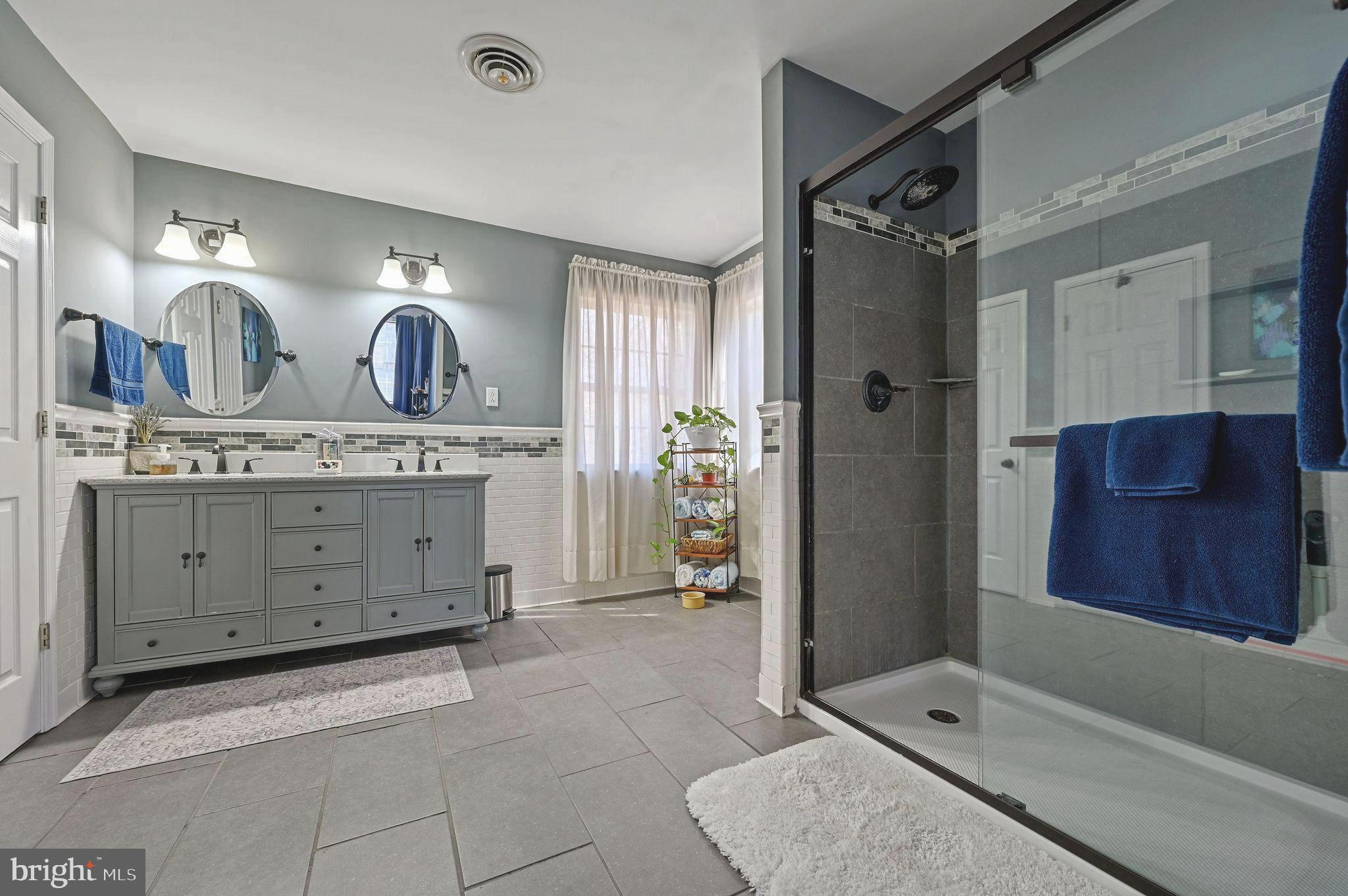 7 Shinnecock Road Dover, DE 19904 - Photo 27 of 33 Double vanity, walk in shower, and water closet!