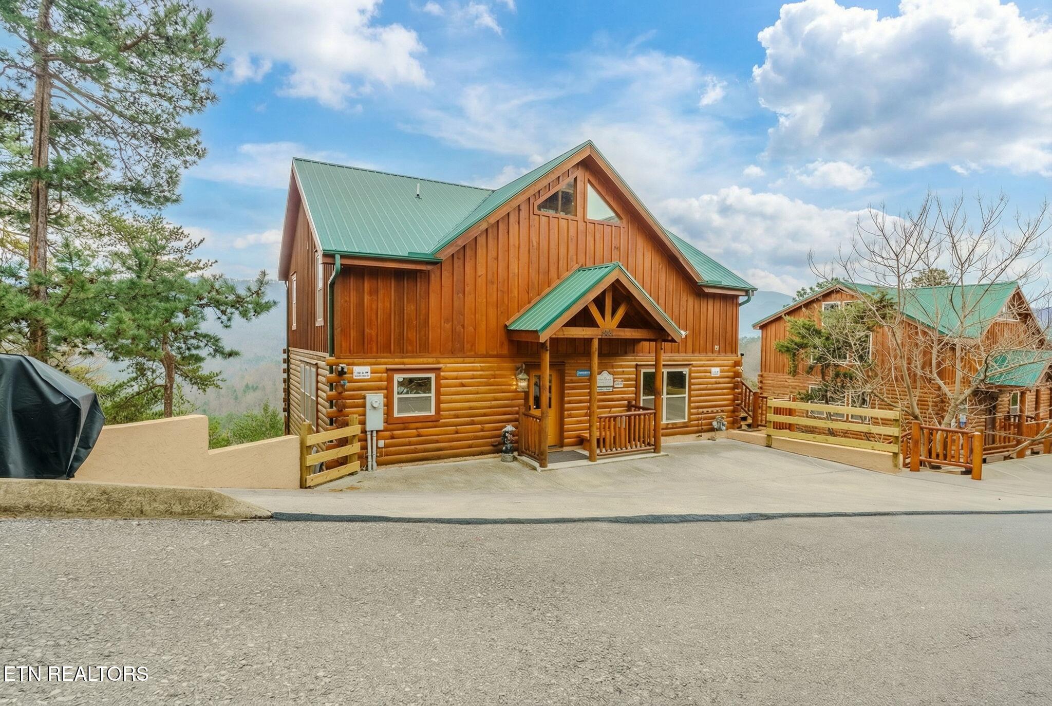 4831 Highland Pl Way Pigeon Forge, TN 37863 - Photo 2 of 48 42-web-or-mls-_DSC6731-HDR