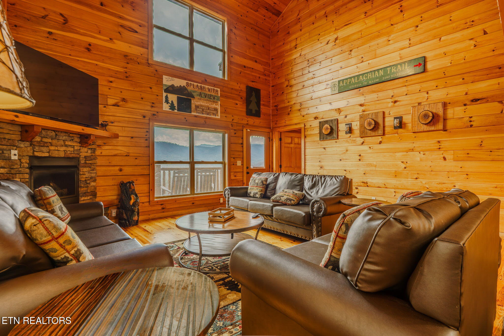 4831 Highland Pl Way Pigeon Forge, TN 37863 - Photo 5 of 48 10-web-or-mls-_DSC6321-HDR