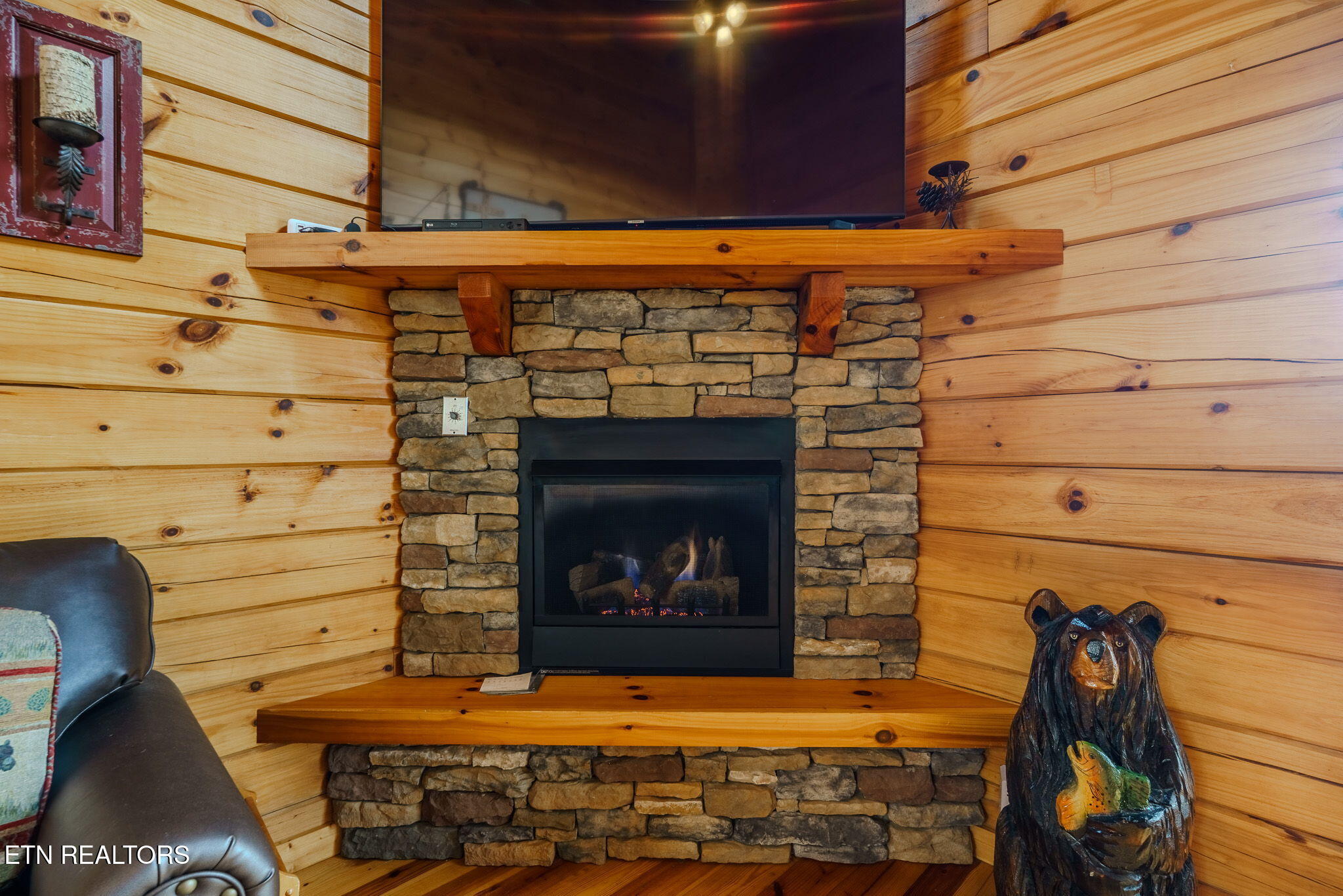 4831 Highland Pl Way Pigeon Forge, TN 37863 - Photo 7 of 48 12-web-or-mls-_DSC6351-HDR