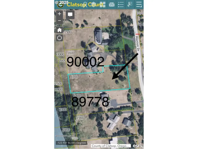 a street sign sitting on top of a wall