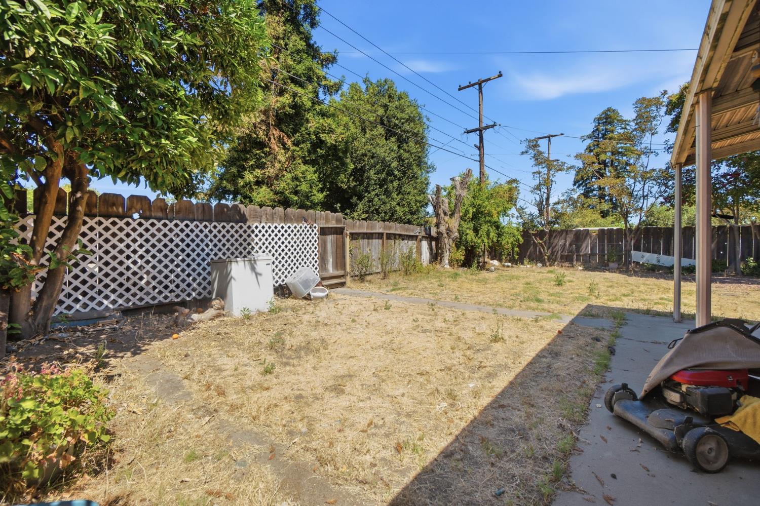 1705 Stetson Avenue Modesto, CA 95350 - Photo 23 of 32 a view of a backyard