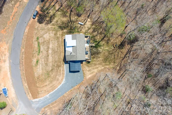 a view of yard with trees