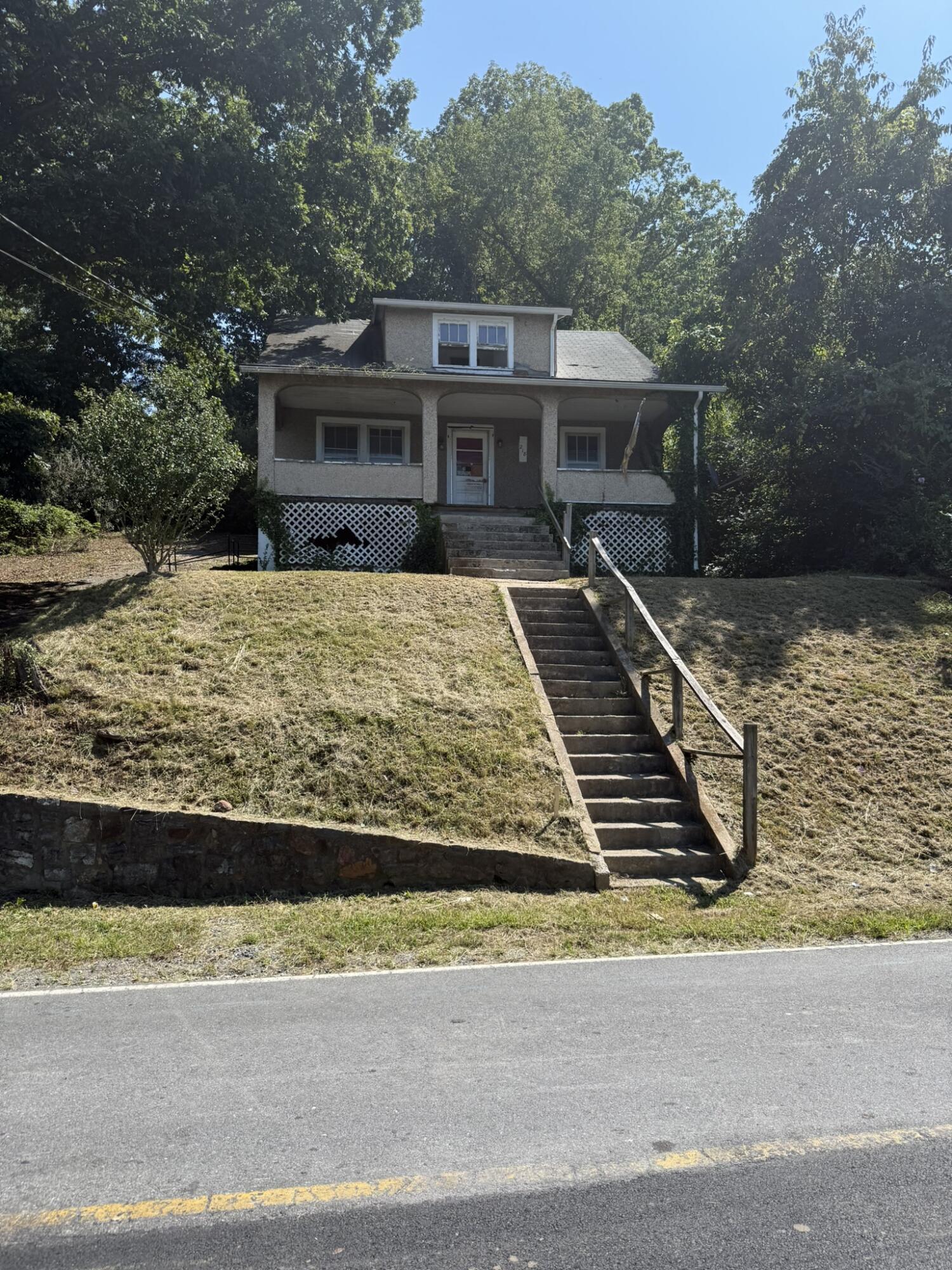 218 East Mallow Road Covington, VA 24426 - Photo 2 of 16 IMG_2017